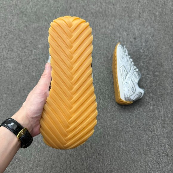 BOTTEGA VENETA Women's White and Silver Sneakers - Picture 7 of 9